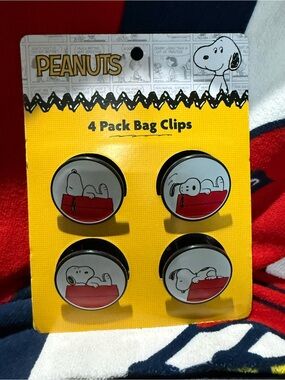 Peanuts Snoopy 4-Pack Bag Clips - White, Red & Black